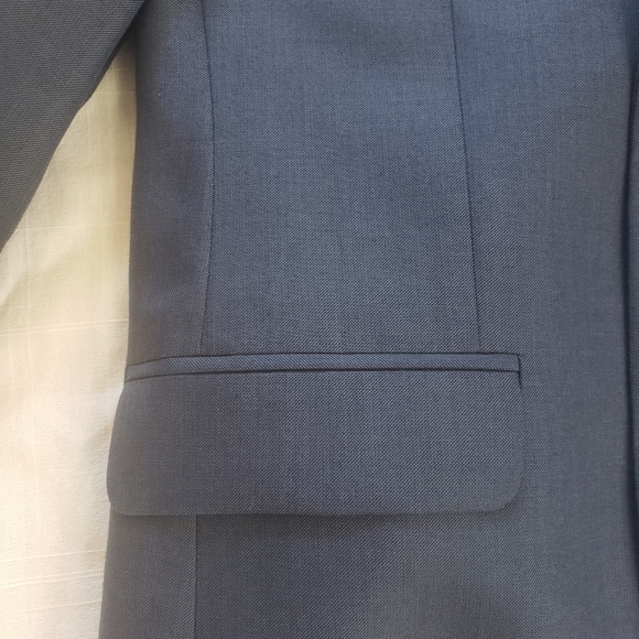 Suit - Picture 2 of 4